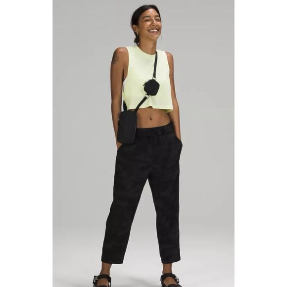 RARE Lululemon Cross Body Modular Phone Bag Unisex Black - Picture 2 of 9